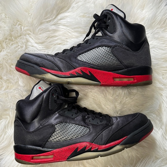 Jordan Men's Black and Gray Sneakers with Red Accents - Picture 2 of 5